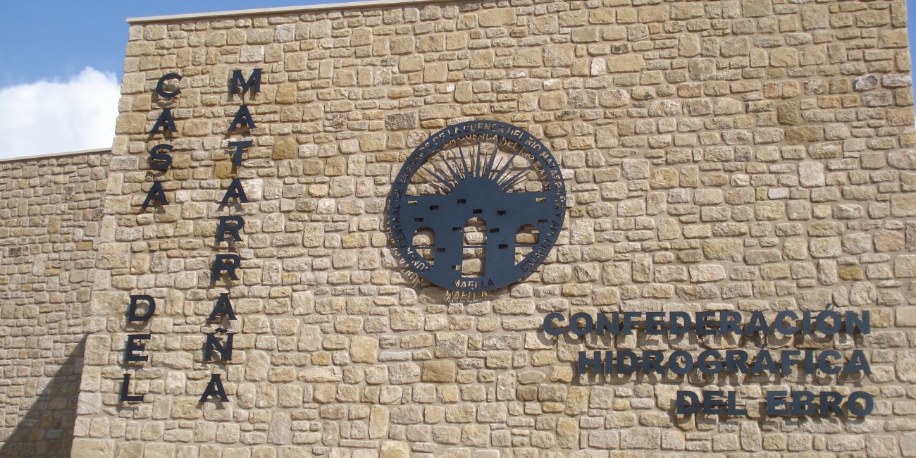 fabricación e instalación de rótulos en Maella